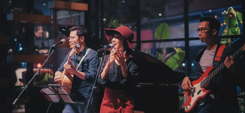 band live music