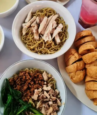 Bakmi Tiga Mangkok