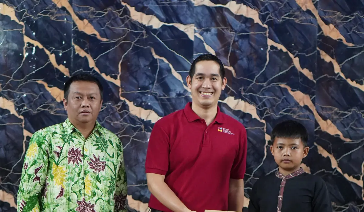 Marriott Indonesia Bandung Cluster Brings Joy Through “Shoes to School”