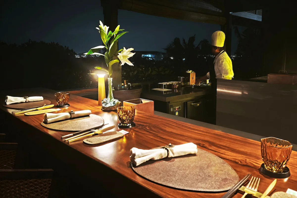 Table Setting at Rumari Counter