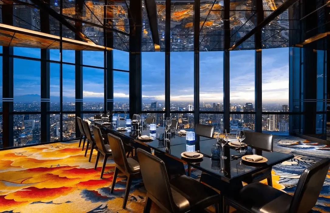 beautiful restaurant with sky view