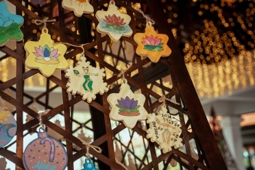 Grand_Hyatt_BALI_Christmas_Tree_Wood_Painting