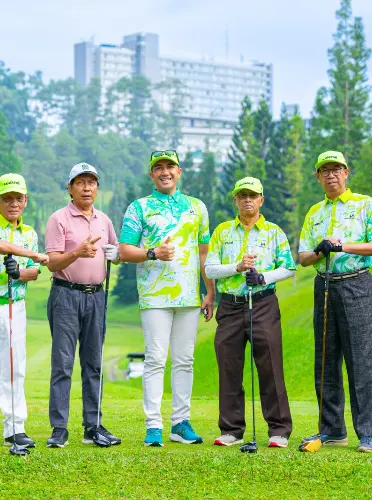 representatives of Swiss-Belresort Dago in the golf field