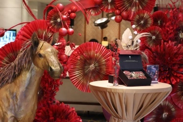 Aryaduta-Bali-Horse-and-gate-decor