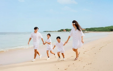 Holiday-Inn-Resort-Baruna-Nusa-Dua-Family-Beach