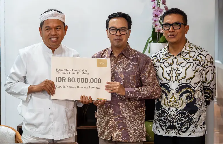 Representatives of The Gaia Hotel Bandung and the Governor of West Java