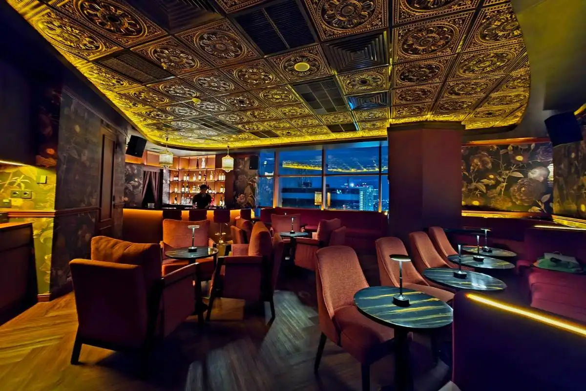 vagabond bar ambiance