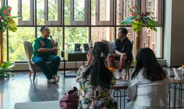 Vabyo-and-Gustra-in-Katha-Bercerita-at-Movenpick-Bali