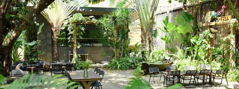 A_peaceful_open_air_café