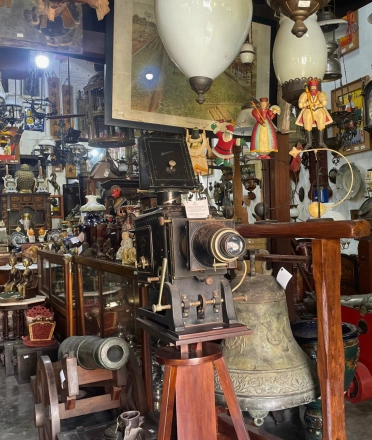 Antiques_at_Moesson_Gallery
