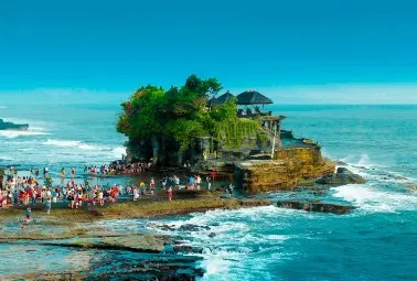tourists in bali 