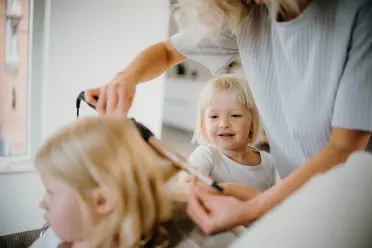 Kids_in_salon