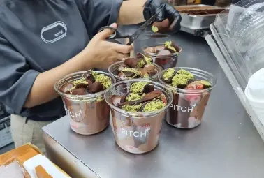 dubai choco strawberry in a cup