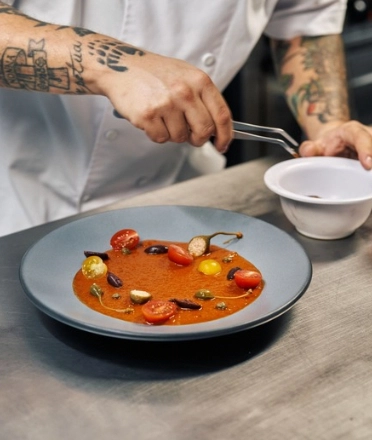 Dish_on_a_plate