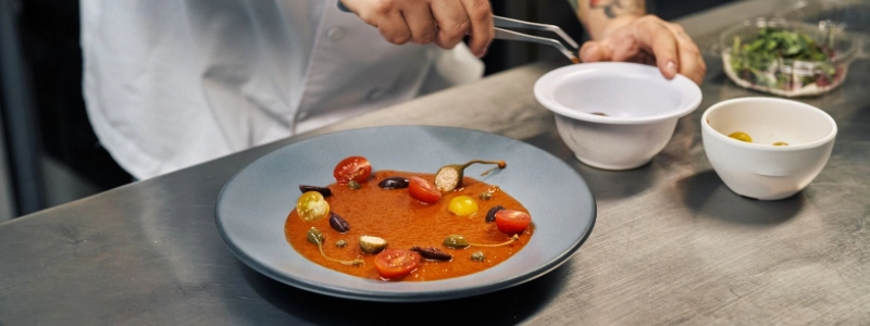 Dish_on_a_plate
