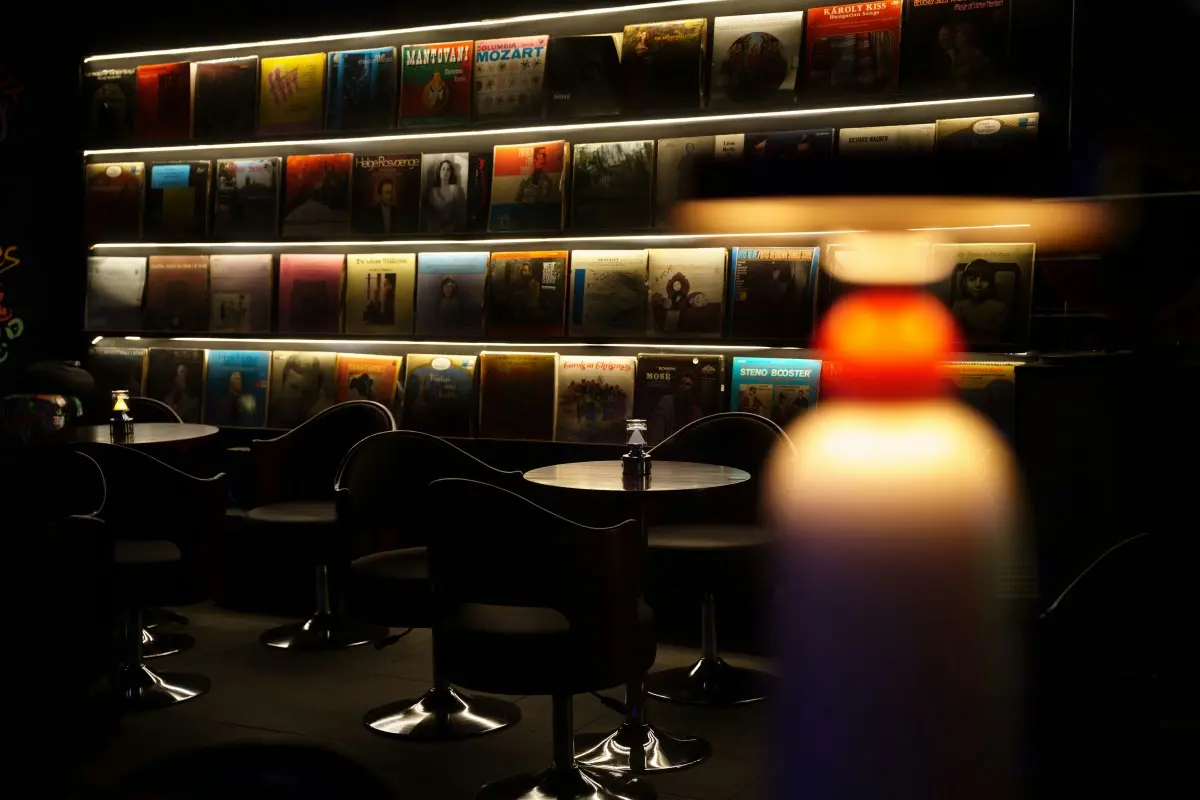 dim light bar with vinyls