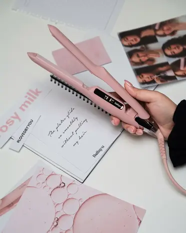 A_beautiful_hair_tool_in_pink_colour