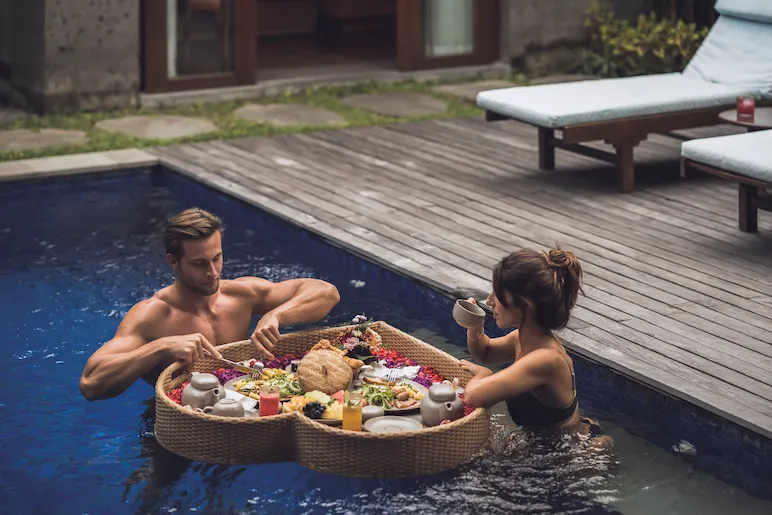 Floating breakfast