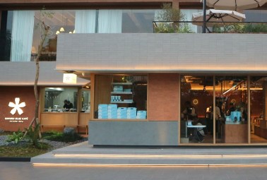 front cafe