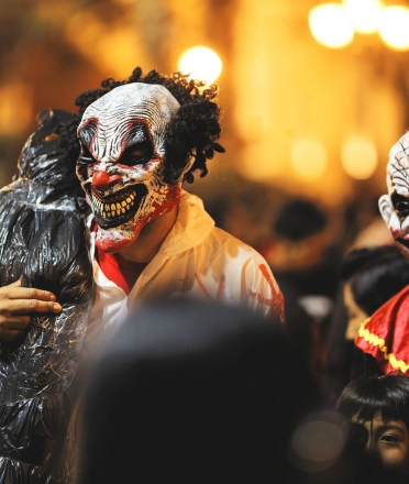 Spooky_clowns_in_a_Halloween