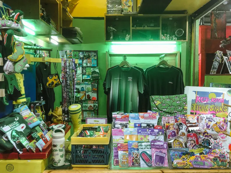 shopping thrifting pasar santa