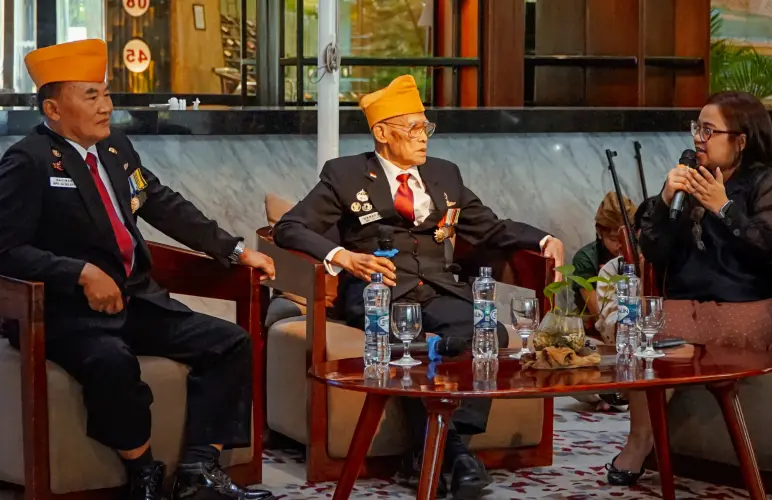 Talk Show with LVRI Figures