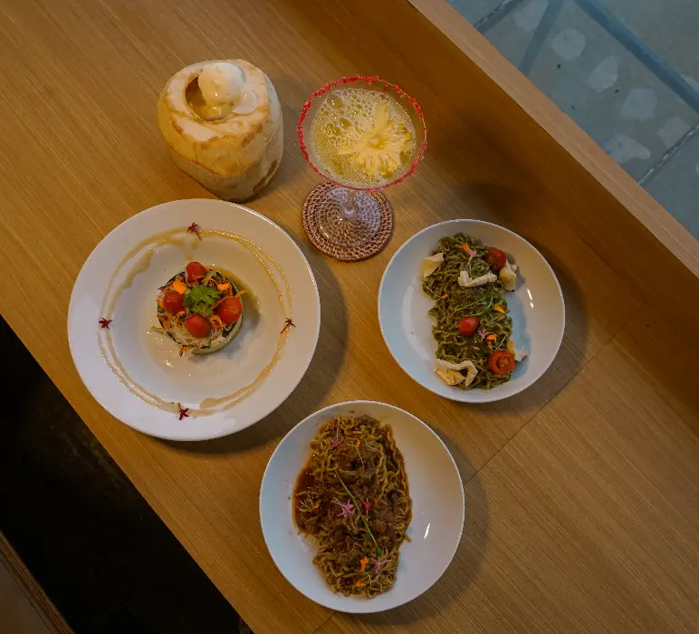 Seeng Noodle Boat-dishes