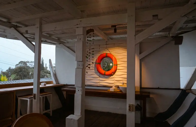 Seeng Noodle Boat-interior