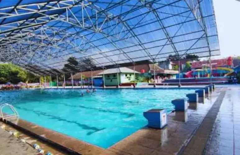 Kolam Renang Tongkeng