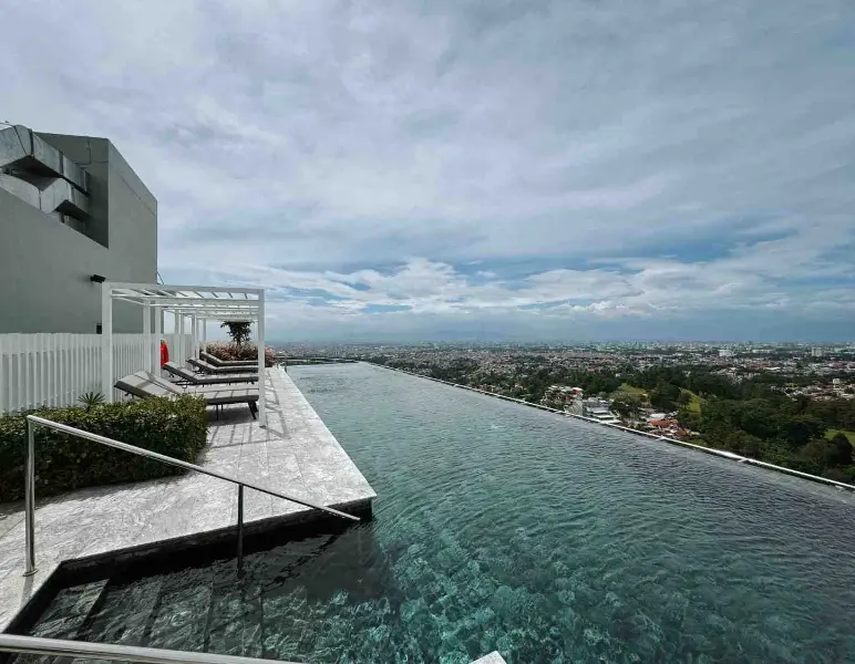 Infinity Pool - Hotel Indigo Bandung Dago Pakar