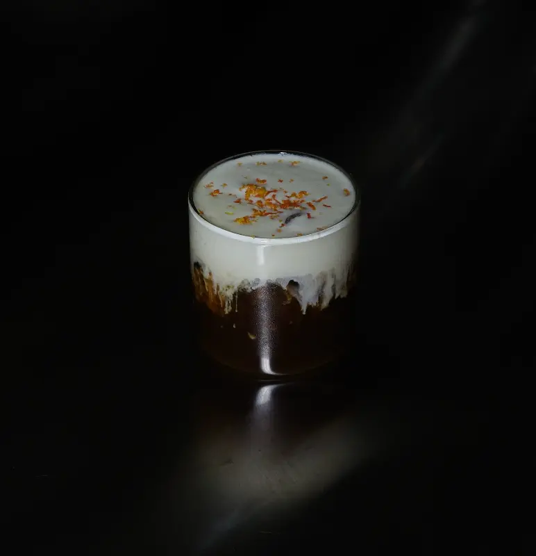 B.low Listening Cafe