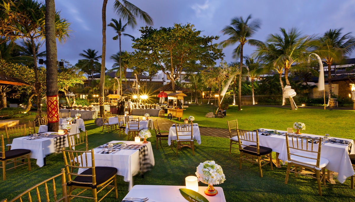 Unforgettable_Evening_of_Balinese_Cuisine_and_Cultural_Spectacle_at_The_Seminyak_Beach_Resort&Spa Unforgettable_Evening_of_Balinese_Cuisine_and_Cultural_Spectacle_at_The_Seminyak_Beach_Resort&Spa