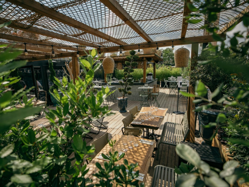 Garden Cafes & Restaurant in Surabaya & Surroundings Garden Cafes & Restaurant in Surabaya & Surroundings