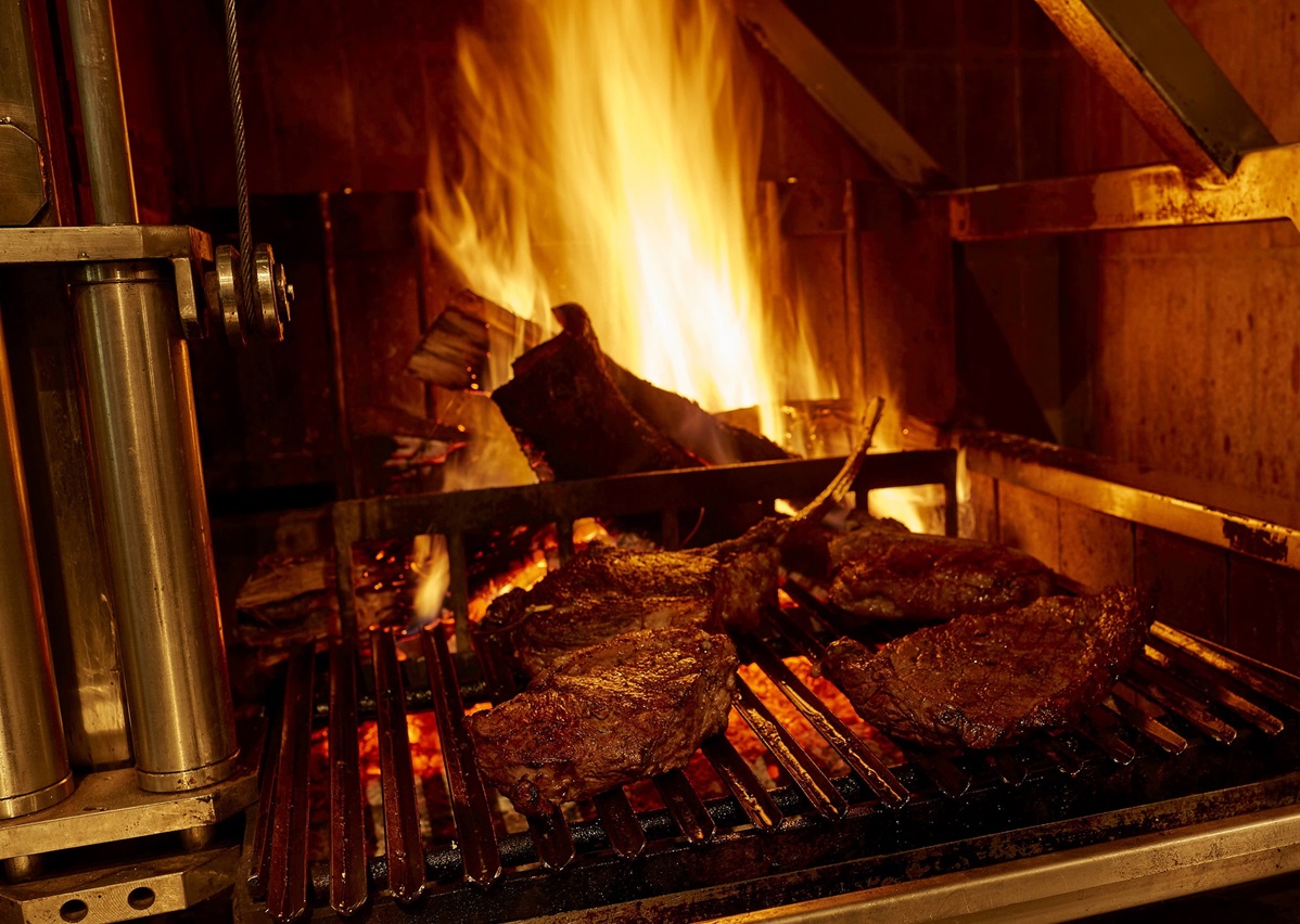 Henrys_Steakhouse_Unveils_From_Grillto_Greatness