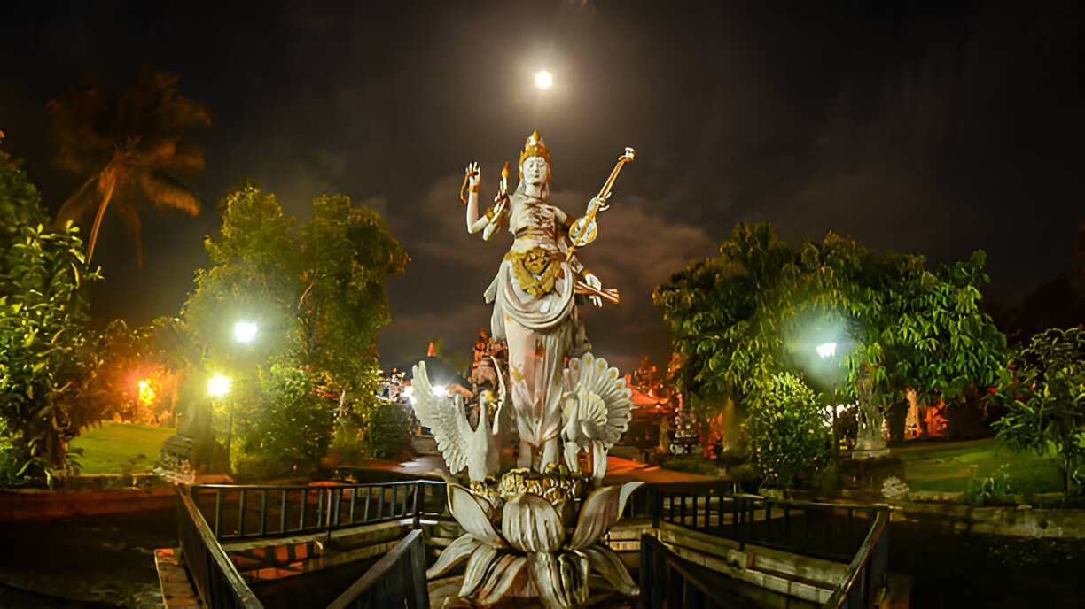 Deep Significance of Purnama: The Full Moon in Balinese Hindu Culture Deep Significance of Purnama: The Full Moon in Balinese Hindu Culture
