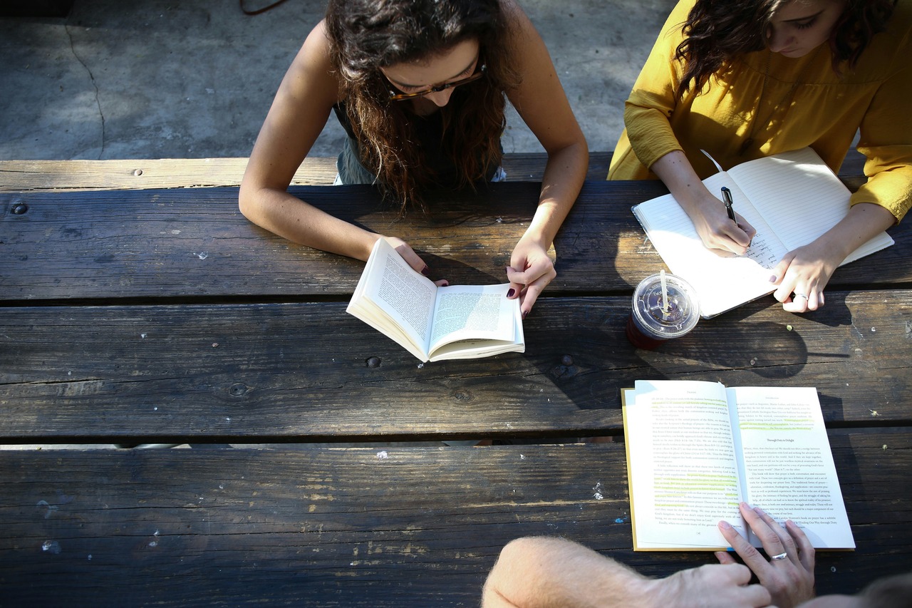 Universities Offering Indonesian Language Universities Offering Indonesian Language
