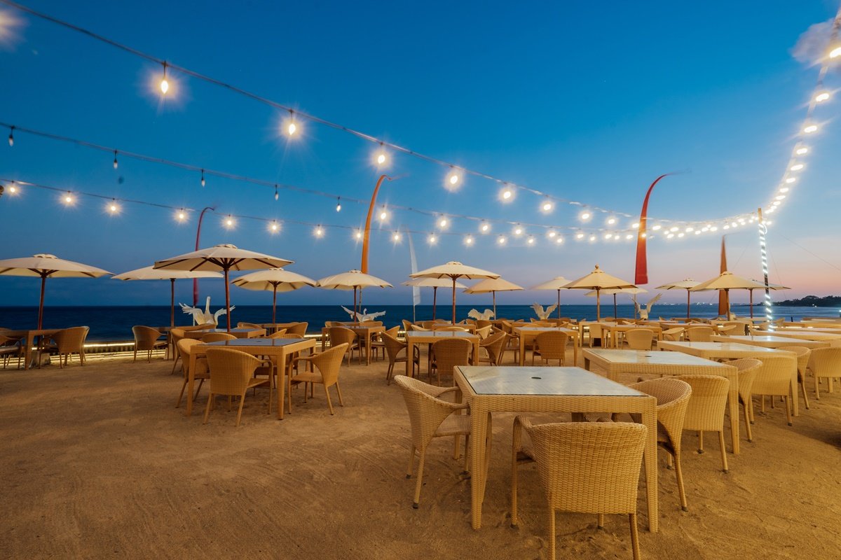 Desa Swan Restaurant Outdoor