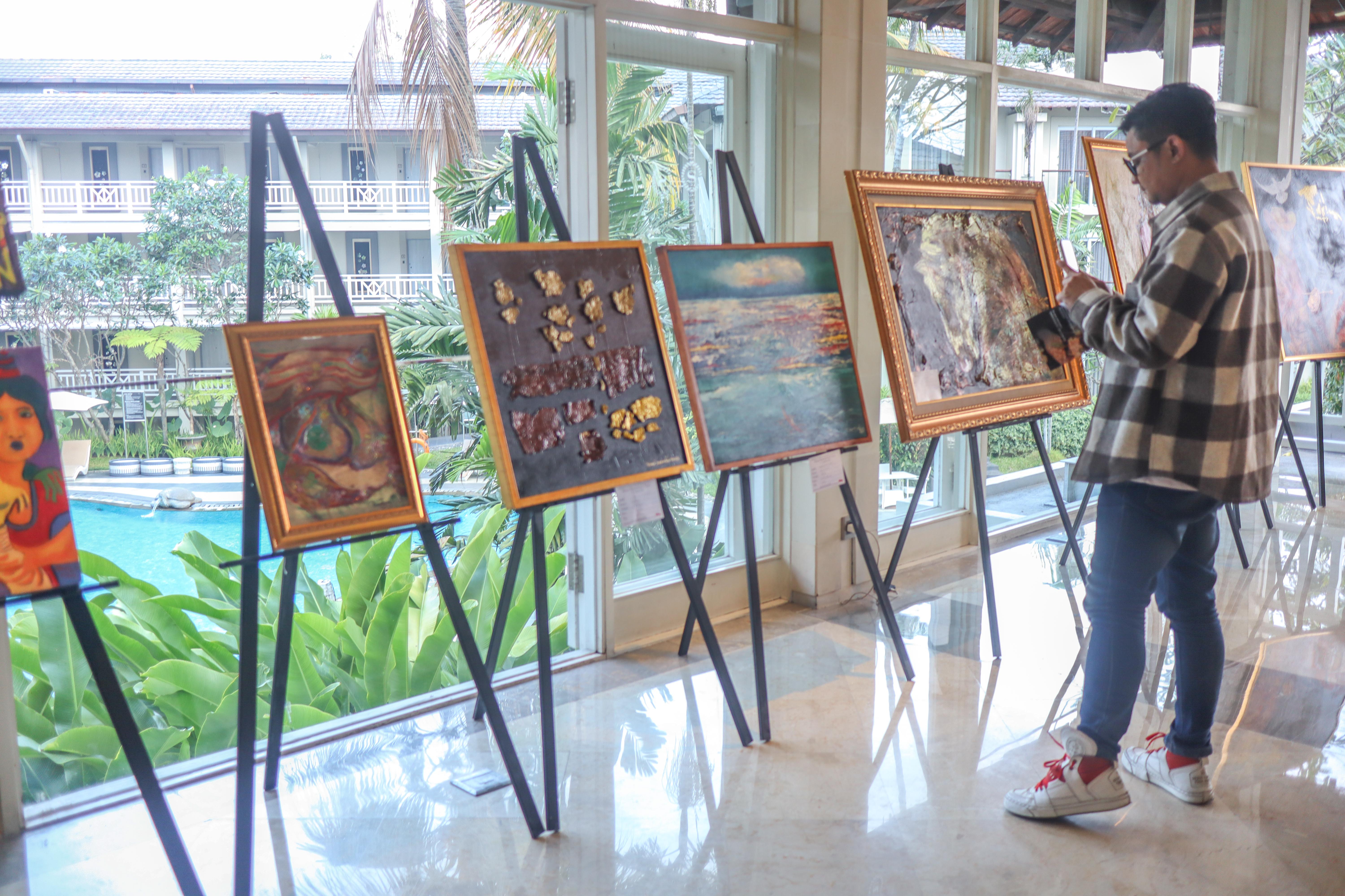 Sheraton Bandung Hosts Independence Painting Exhibition