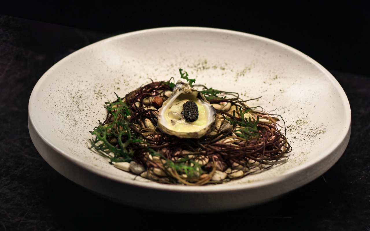 VONG KITCHEN - BUTTER POACHED OYSTER WITH CAVIAR