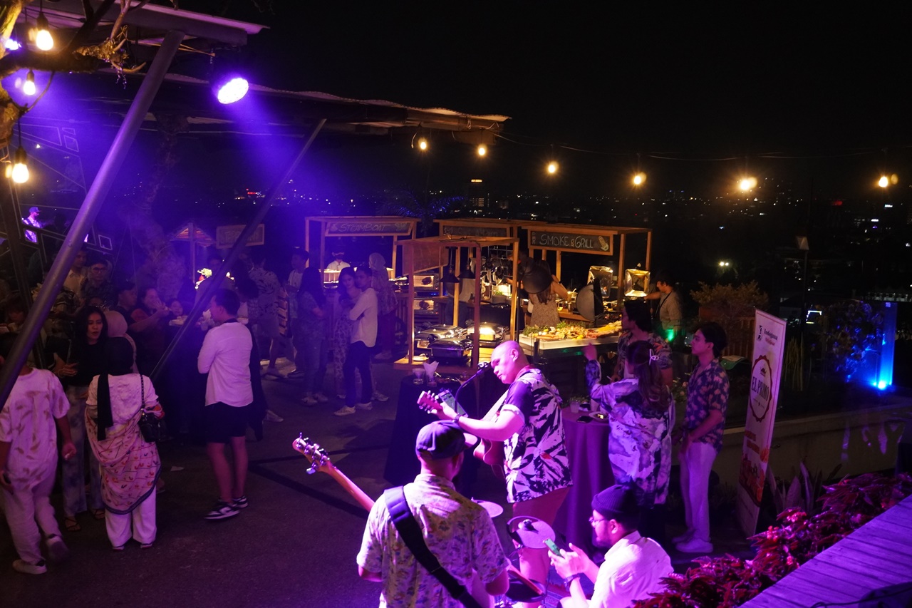 65 rooftop bar