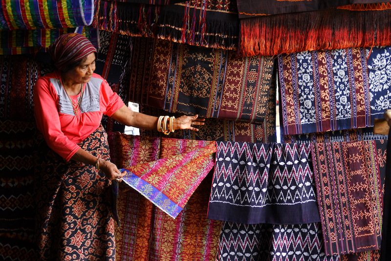 FLORES IKAT